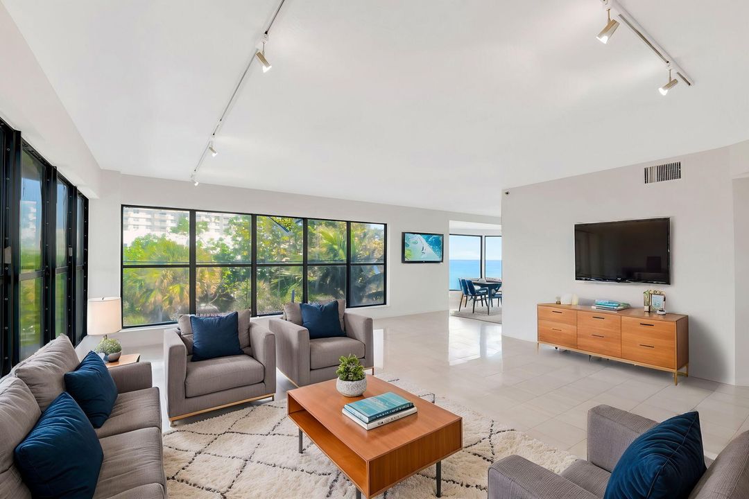 For Sale: $1,399,000 (3 beds, 3 baths, 2650 Square Feet)