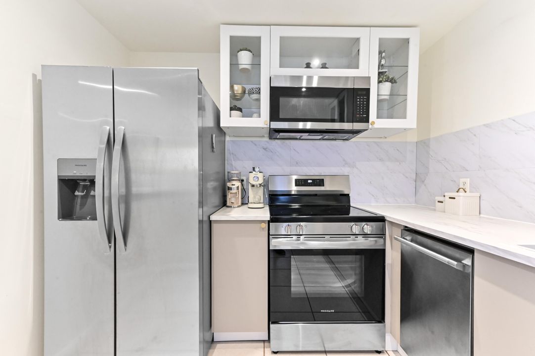 На продажу: $78,000 (1 спален, 1 ванн, 720 Квадратных фут)