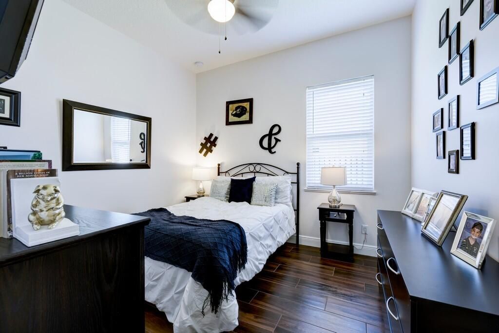 合同活跃: $599,000 (4 贝兹, 2 浴室, 1819 平方英尺)