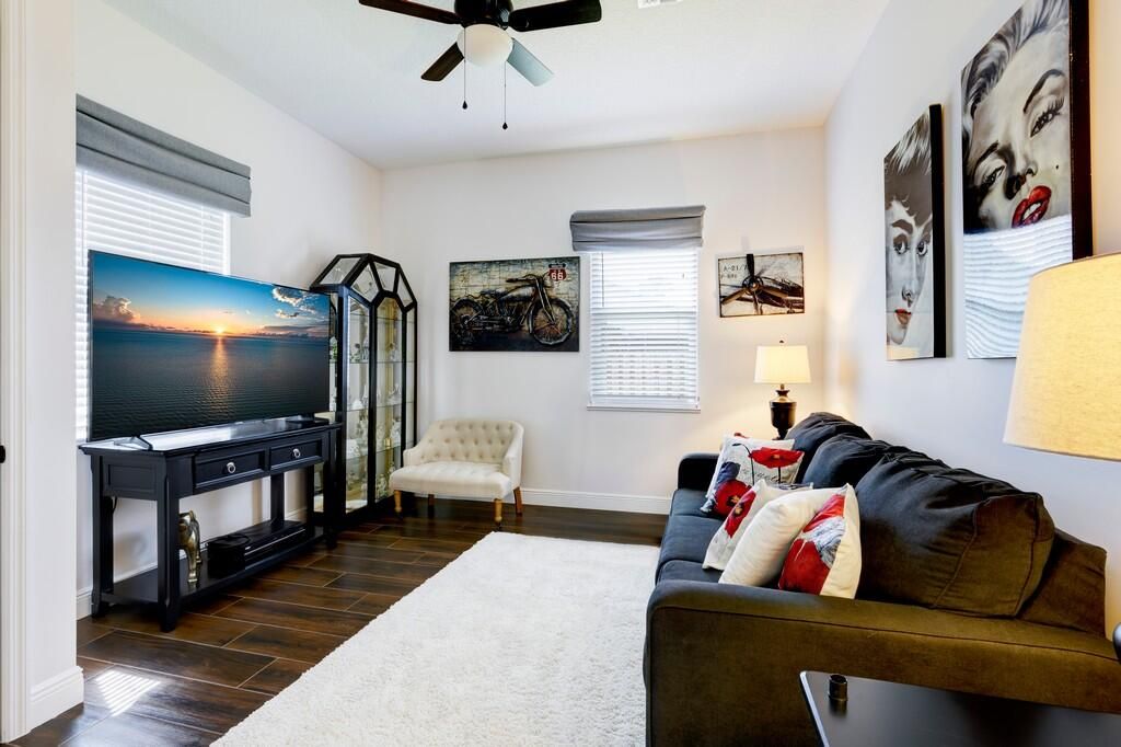 合同活跃: $599,000 (4 贝兹, 2 浴室, 1819 平方英尺)