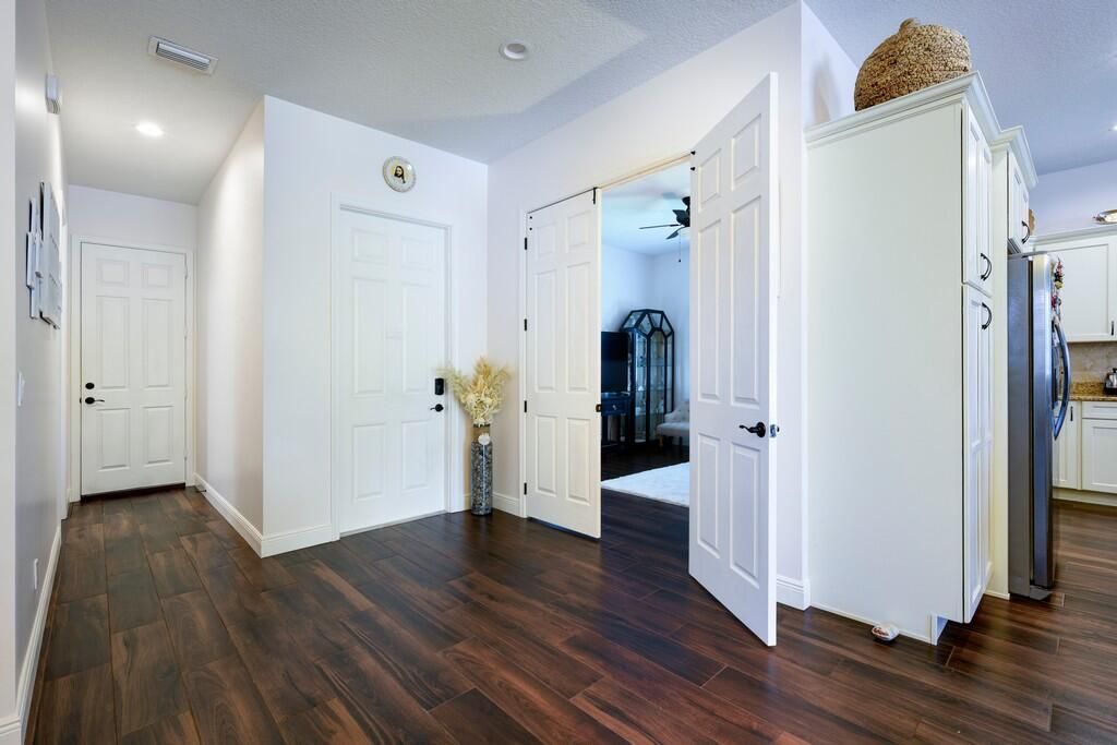 合同活跃: $599,000 (4 贝兹, 2 浴室, 1819 平方英尺)