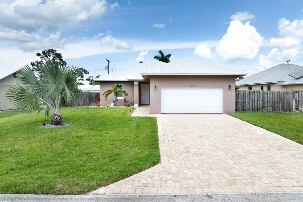 合同活跃: $599,000 (4 贝兹, 2 浴室, 1819 平方英尺)