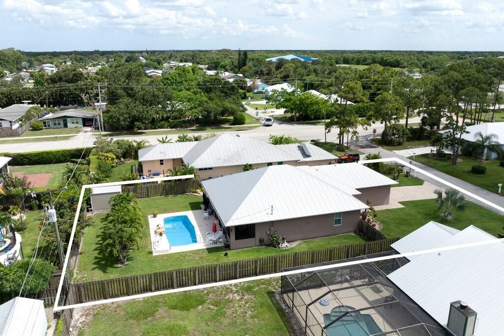 合同活跃: $599,000 (4 贝兹, 2 浴室, 1819 平方英尺)