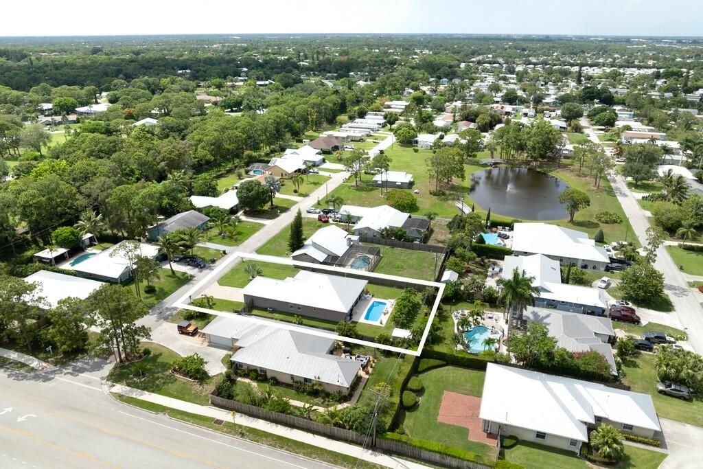 合同活跃: $599,000 (4 贝兹, 2 浴室, 1819 平方英尺)