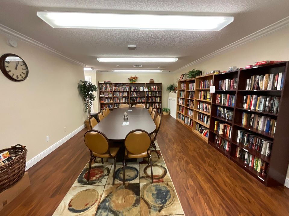 合同活跃: $2,550 (2 贝兹, 2 浴室, 863 平方英尺)