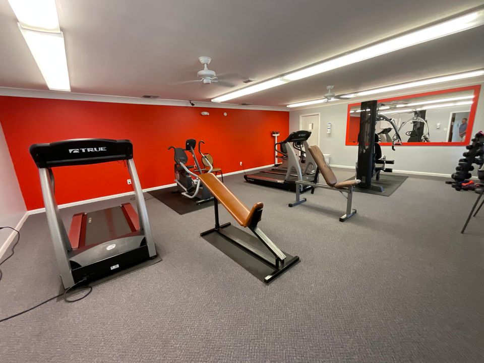 合同活跃: $2,550 (2 贝兹, 2 浴室, 863 平方英尺)