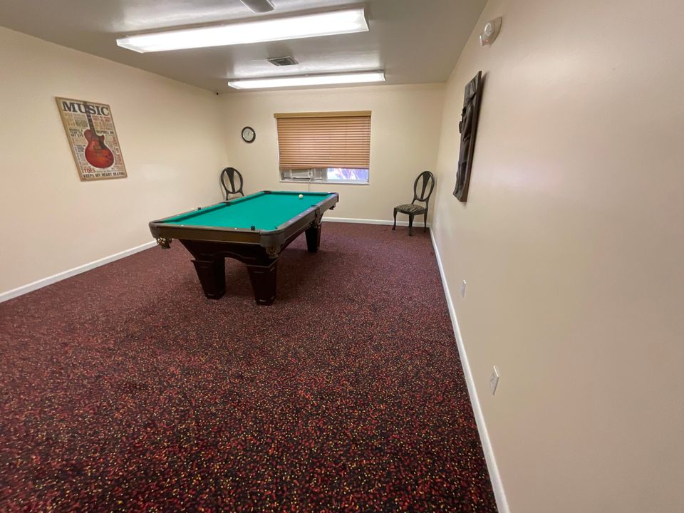 合同活跃: $2,550 (2 贝兹, 2 浴室, 863 平方英尺)