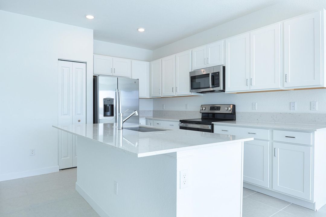 Activo con contrato: $315,000 (3 camas, 2 baños, 1632 Pies cuadrados)