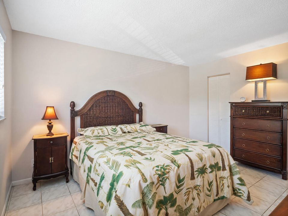 待售: $89,900 (1 贝兹, 1 浴室, 696 平方英尺)