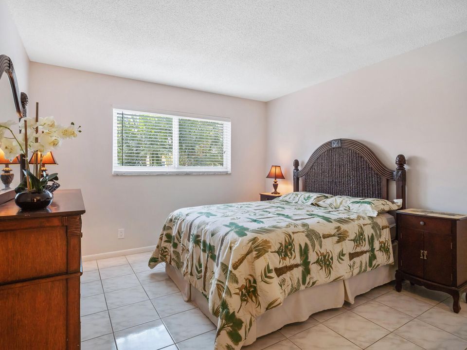 待售: $89,900 (1 贝兹, 1 浴室, 696 平方英尺)