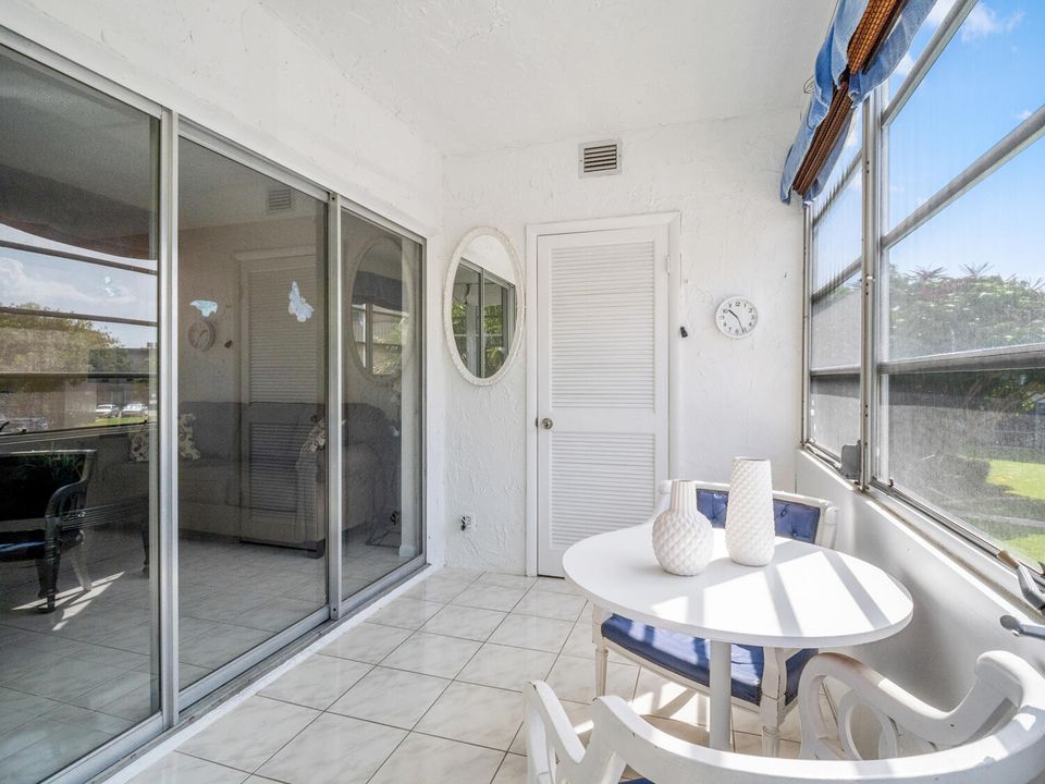 待售: $89,900 (1 贝兹, 1 浴室, 696 平方英尺)