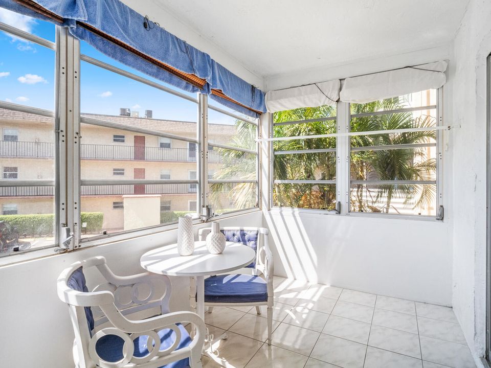 待售: $89,900 (1 贝兹, 1 浴室, 696 平方英尺)