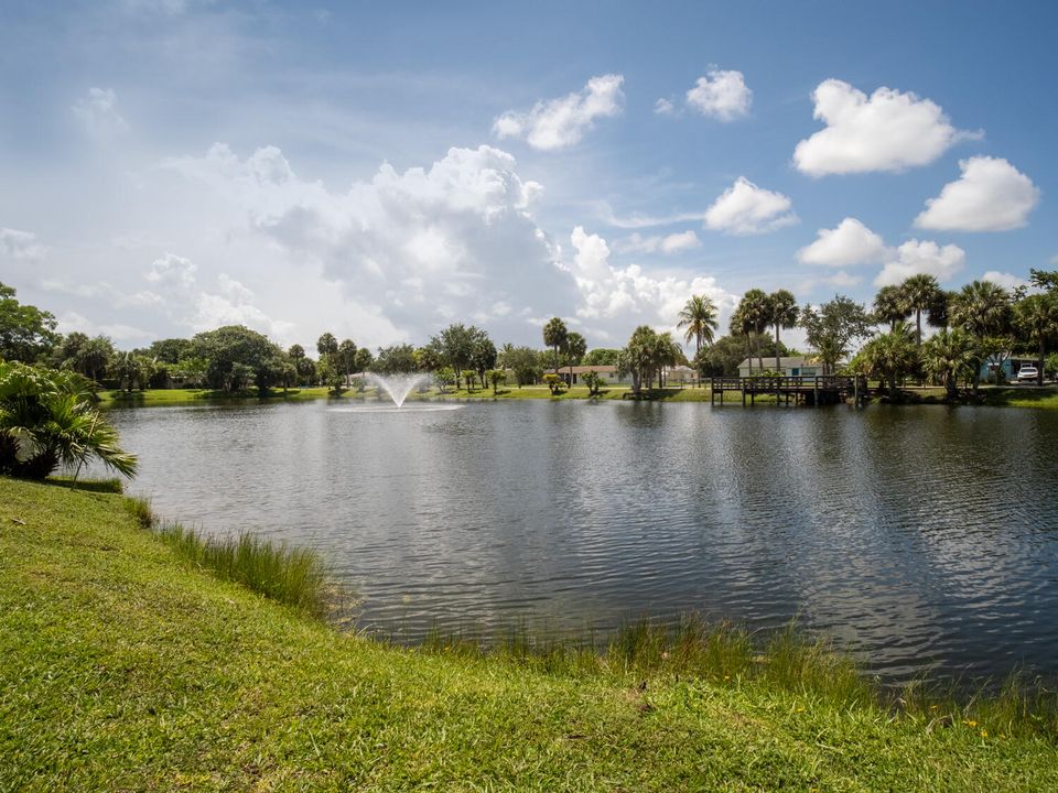 待售: $89,900 (1 贝兹, 1 浴室, 696 平方英尺)