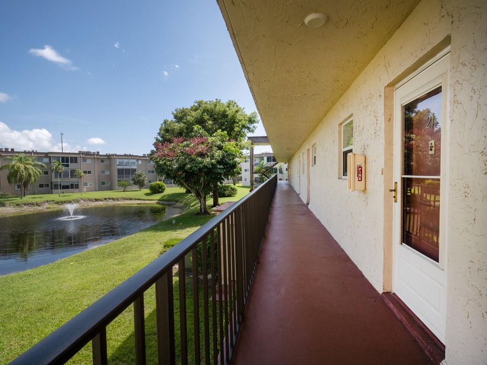 待售: $89,900 (1 贝兹, 1 浴室, 696 平方英尺)