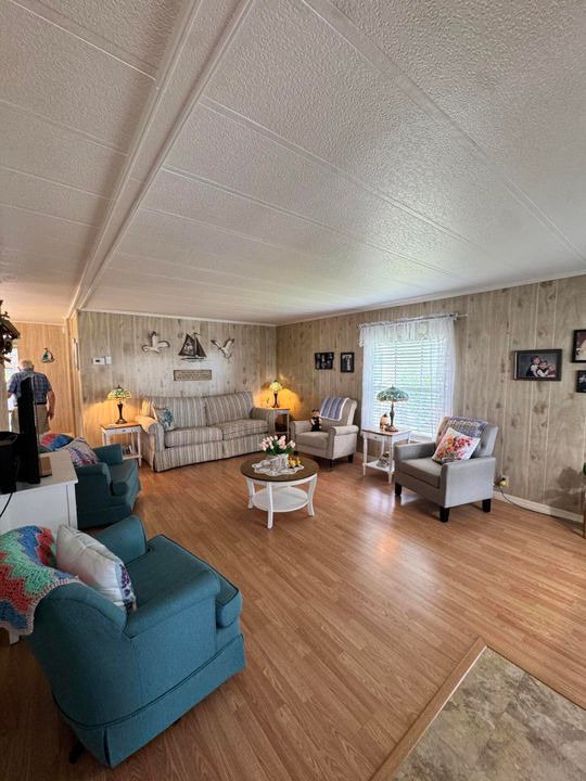 For Sale: $34,900 (2 beds, 2 baths, 1400 Square Feet)