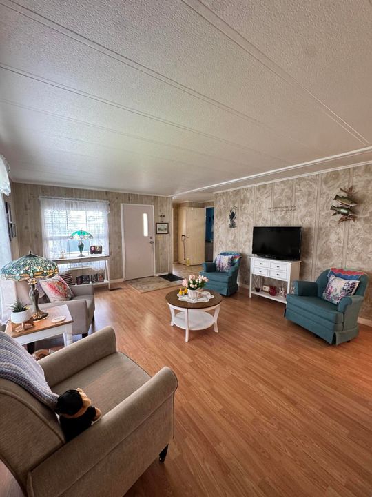 For Sale: $34,900 (2 beds, 2 baths, 1400 Square Feet)