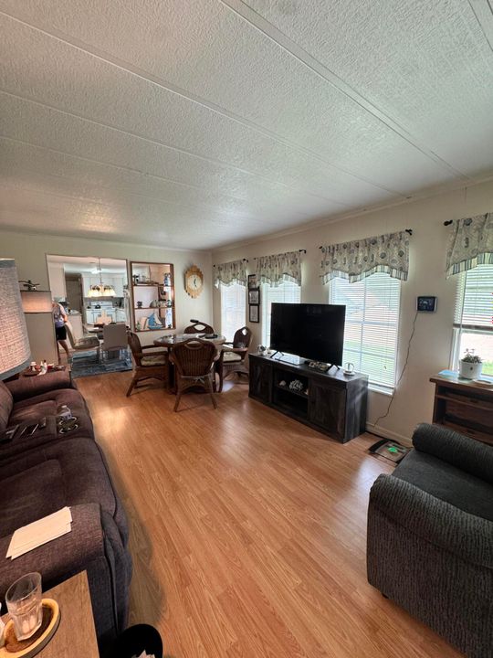 For Sale: $34,900 (2 beds, 2 baths, 1400 Square Feet)