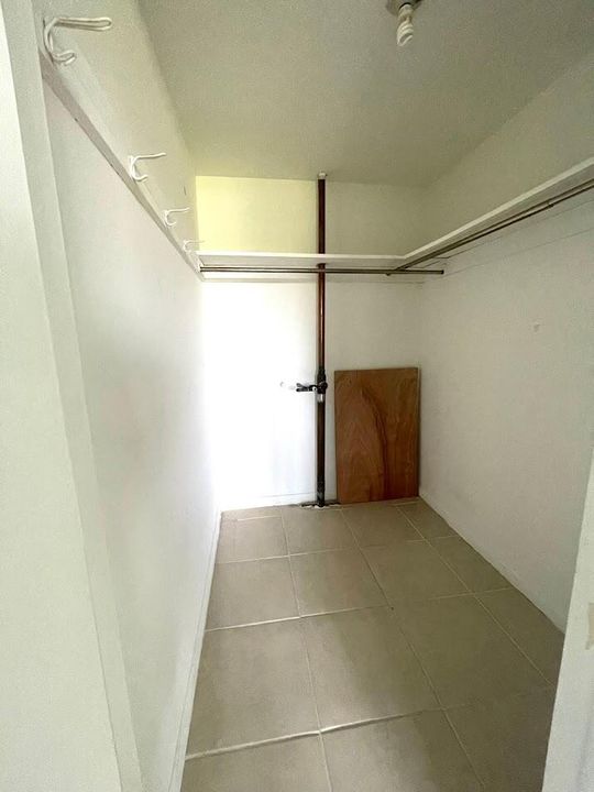 合同活跃: $1,450 (1 贝兹, 1 浴室, 700 平方英尺)