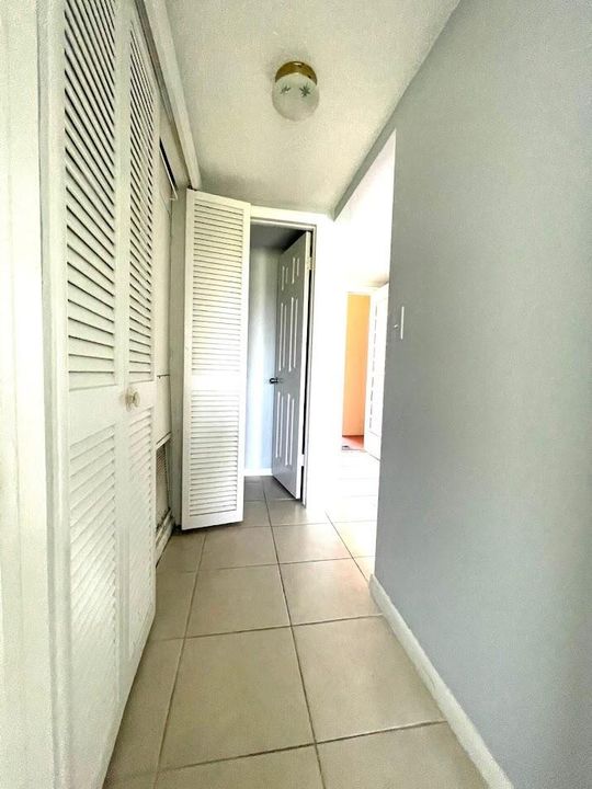 合同活跃: $1,450 (1 贝兹, 1 浴室, 700 平方英尺)