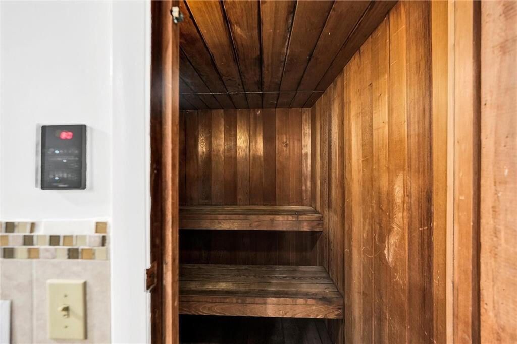 合同活跃: $1,450 (1 贝兹, 1 浴室, 700 平方英尺)