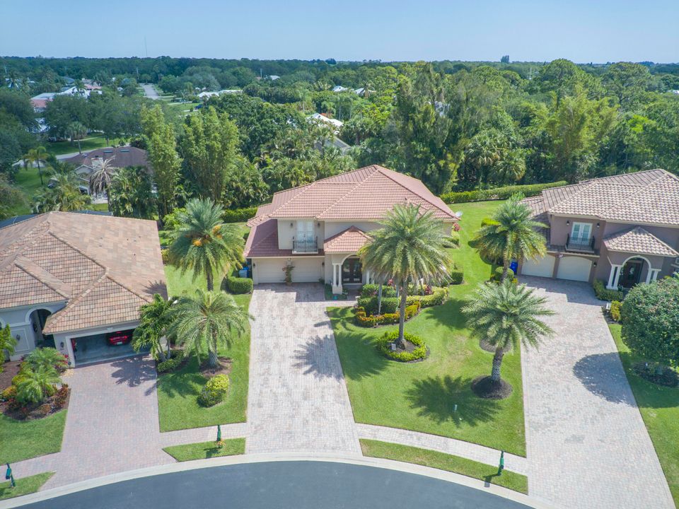 Под контрактом: $779,000 (4 спален, 4 ванн, 3736 Квадратных фут)