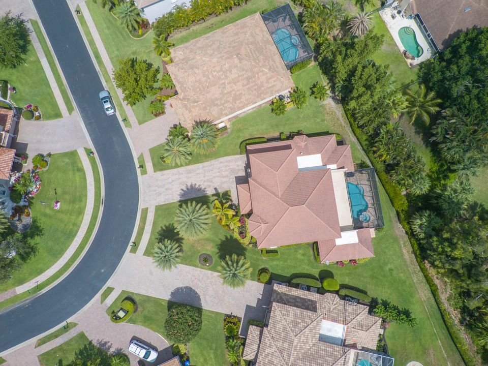 Под контрактом: $779,000 (4 спален, 4 ванн, 3736 Квадратных фут)