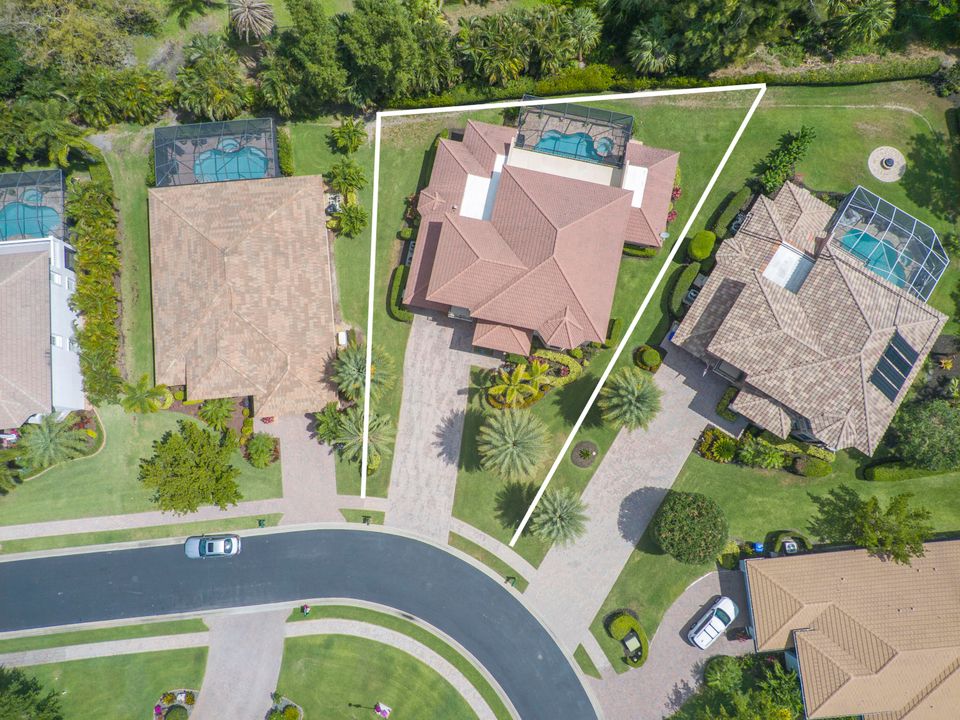 Под контрактом: $779,000 (4 спален, 4 ванн, 3736 Квадратных фут)