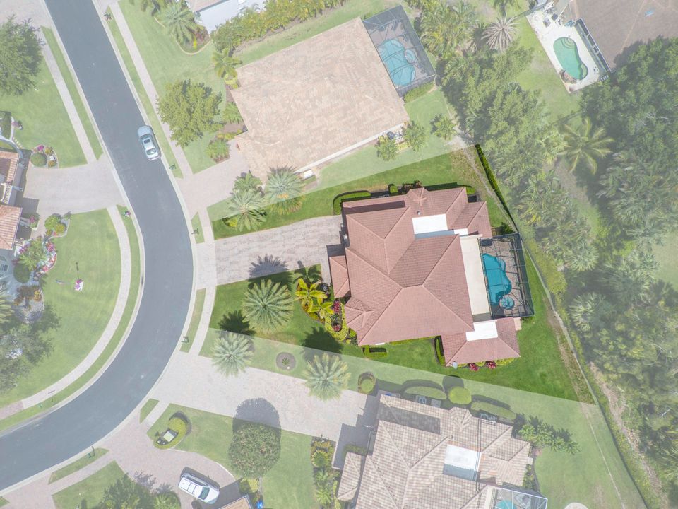 Под контрактом: $779,000 (4 спален, 4 ванн, 3736 Квадратных фут)