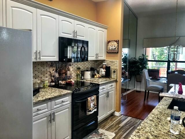 Active With Contract: $4,000 (3 beds, 2 baths, 1724 Square Feet)