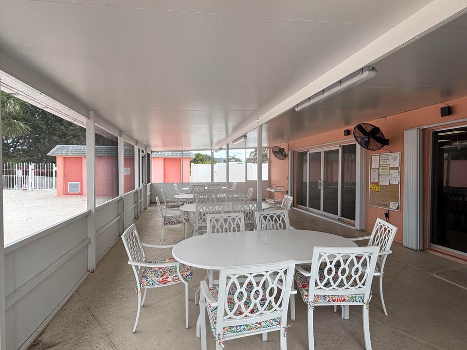 На продажу: $215,000 (2 спален, 2 ванн, 1060 Квадратных фут)