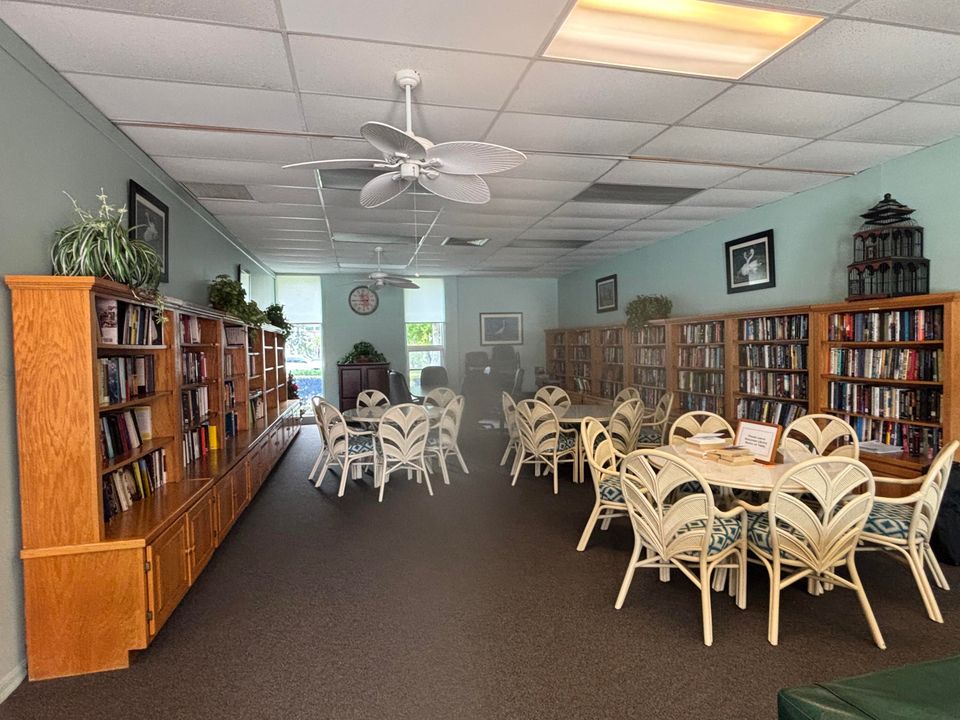 На продажу: $215,000 (2 спален, 2 ванн, 1060 Квадратных фут)