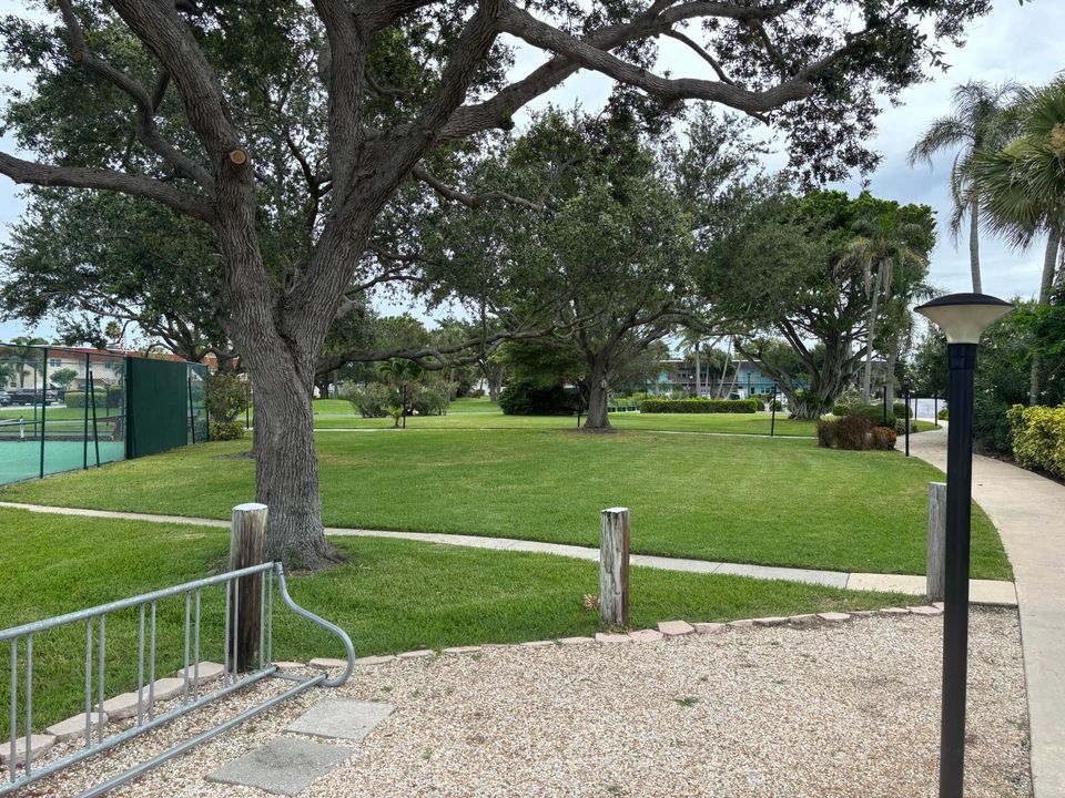 На продажу: $215,000 (2 спален, 2 ванн, 1060 Квадратных фут)