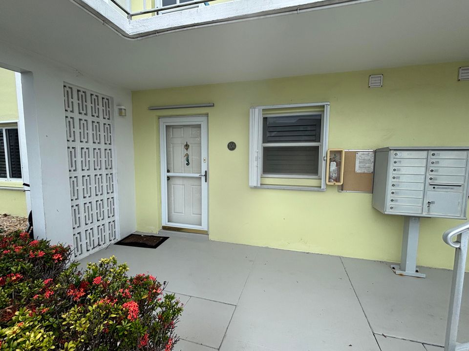 На продажу: $215,000 (2 спален, 2 ванн, 1060 Квадратных фут)