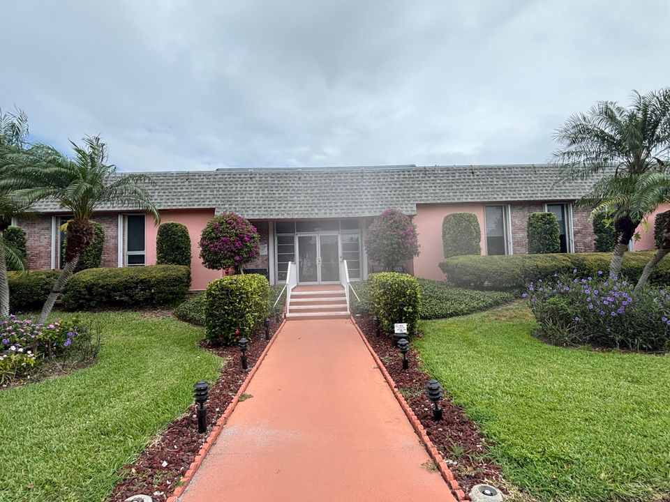 На продажу: $215,000 (2 спален, 2 ванн, 1060 Квадратных фут)