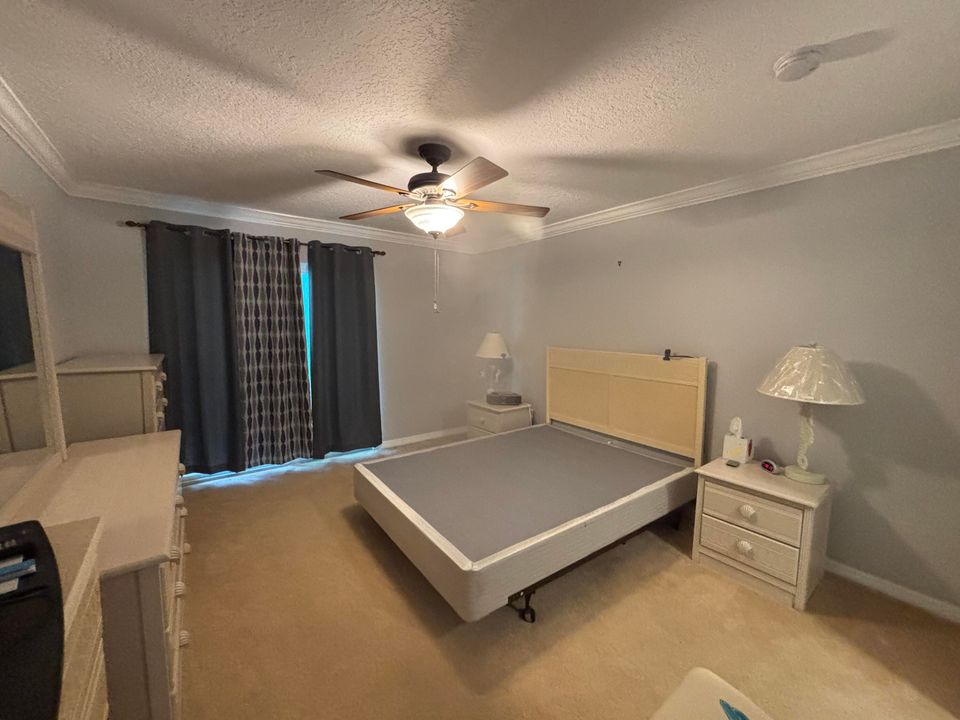 На продажу: $215,000 (2 спален, 2 ванн, 1060 Квадратных фут)