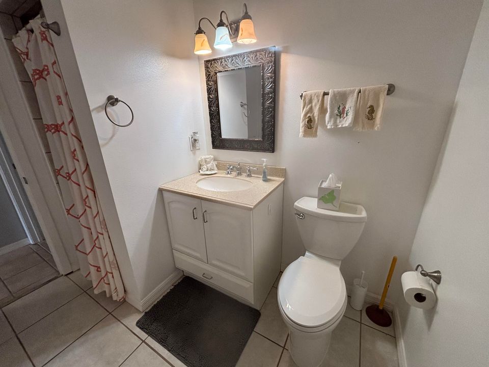 На продажу: $215,000 (2 спален, 2 ванн, 1060 Квадратных фут)