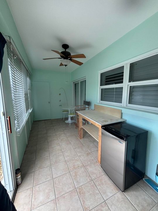 На продажу: $215,000 (2 спален, 2 ванн, 1060 Квадратных фут)