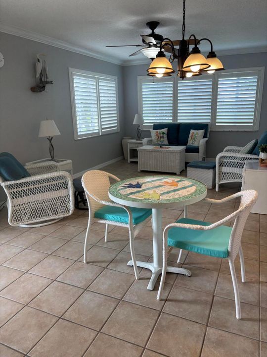 На продажу: $215,000 (2 спален, 2 ванн, 1060 Квадратных фут)