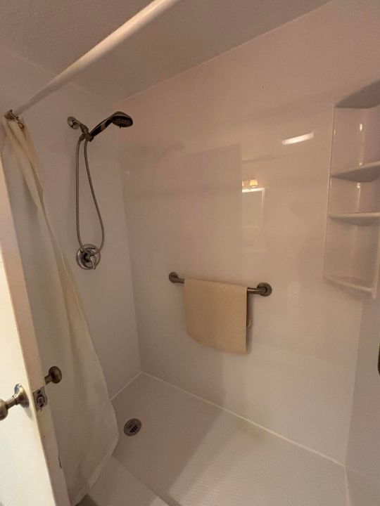 На продажу: $215,000 (2 спален, 2 ванн, 1060 Квадратных фут)