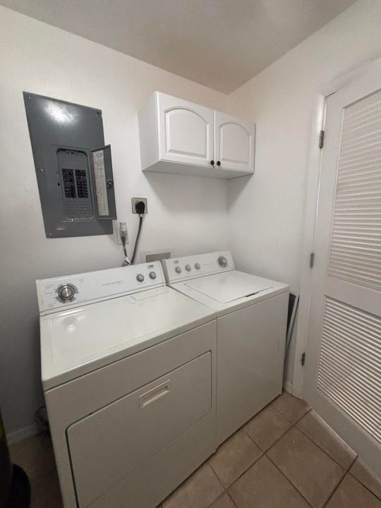 На продажу: $215,000 (2 спален, 2 ванн, 1060 Квадратных фут)