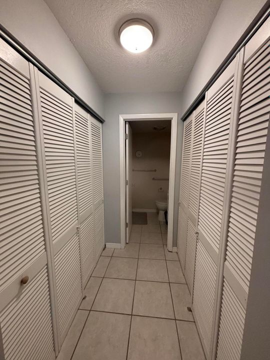 На продажу: $215,000 (2 спален, 2 ванн, 1060 Квадратных фут)