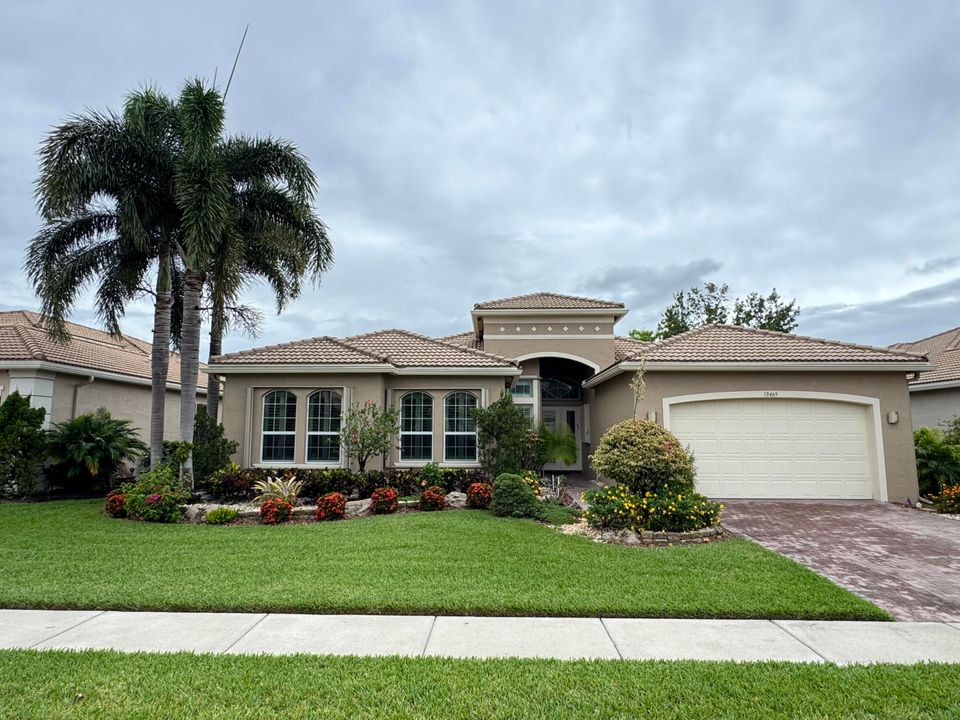 Недавно продано: $995,000 (4 спален, 2 ванн, 2762 Квадратных фут)