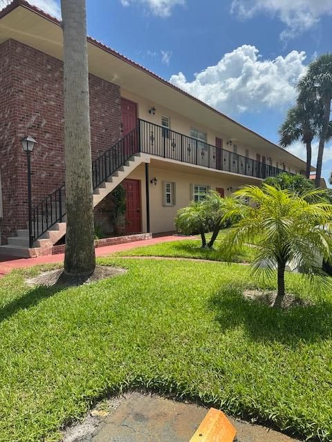 待售: $69,900 (2 贝兹, 1 浴室, 819 平方英尺)