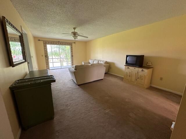 待售: $69,900 (2 贝兹, 1 浴室, 819 平方英尺)