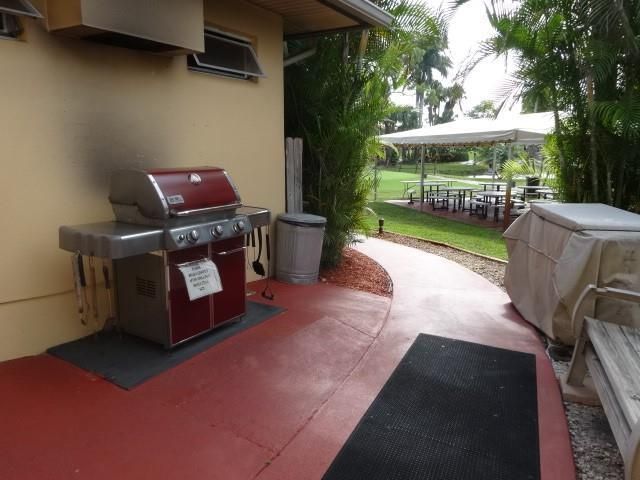 待售: $69,900 (2 贝兹, 1 浴室, 819 平方英尺)