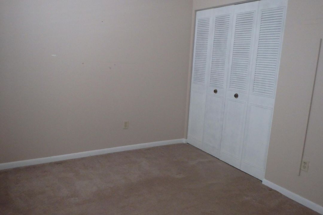 待售: $69,900 (2 贝兹, 1 浴室, 819 平方英尺)