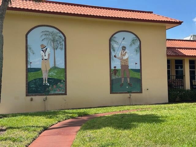 待售: $69,900 (2 贝兹, 1 浴室, 819 平方英尺)