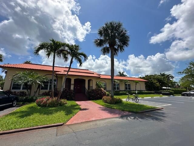 待售: $69,900 (2 贝兹, 1 浴室, 819 平方英尺)