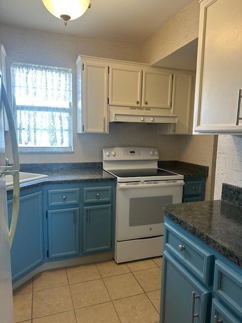 待售: $69,900 (2 贝兹, 1 浴室, 819 平方英尺)