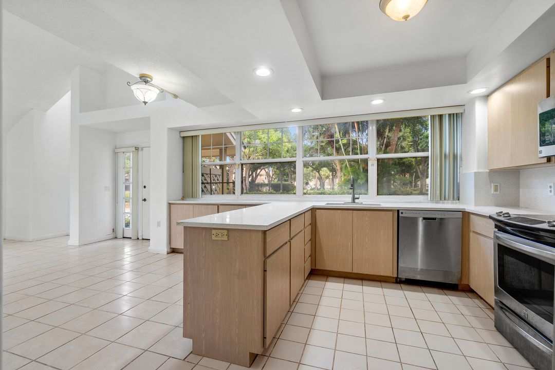 На продажу: $350,000 (3 спален, 2 ванн, 1386 Квадратных фут)